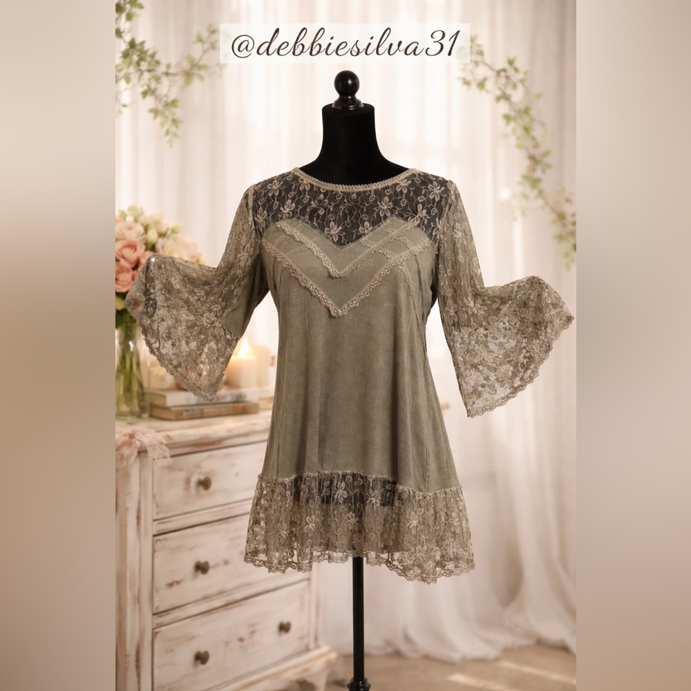 NWOT POL Lace Bell Sleeve Blouse in Sage Green